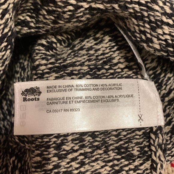 Roots Cabin V Neck Sweater - Picture 8 of 8